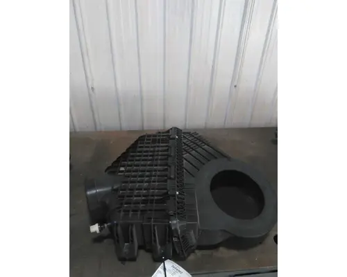 FREIGHTLINER CASCADIA 126 AIR CLEANER
