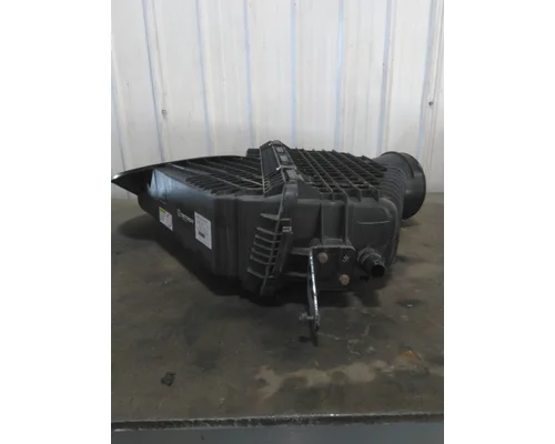 FREIGHTLINER CASCADIA 126 AIR CLEANER