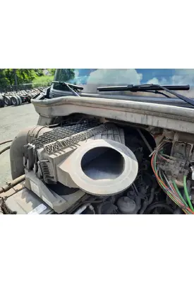 FREIGHTLINER CASCADIA 126 AIR CLEANER