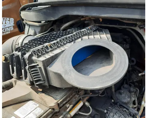 FREIGHTLINER CASCADIA 126 AIR CLEANER