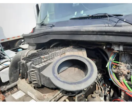 FREIGHTLINER CASCADIA 126 AIR CLEANER