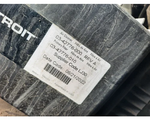 FREIGHTLINER CASCADIA 126 AIR CLEANER