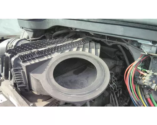FREIGHTLINER CASCADIA 126 AIR CLEANER