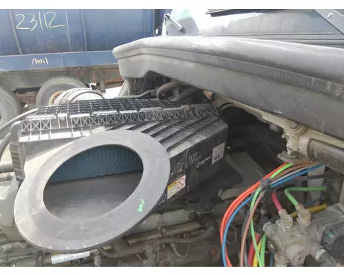 FREIGHTLINER CASCADIA 126 AIR CLEANER