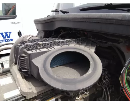 FREIGHTLINER CASCADIA 126 AIR CLEANER