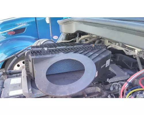 FREIGHTLINER CASCADIA 126 AIR CLEANER