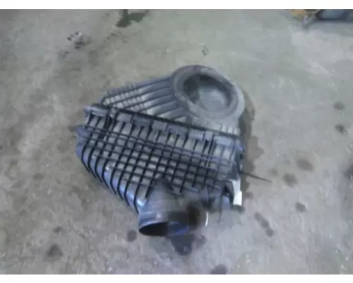 FREIGHTLINER CASCADIA 126 AIR CLEANER