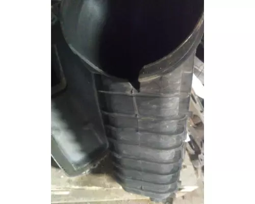 FREIGHTLINER CASCADIA 126 AIR CLEANER