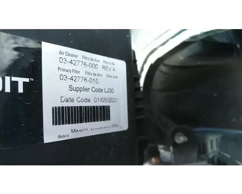 FREIGHTLINER CASCADIA 126 AIR CLEANER