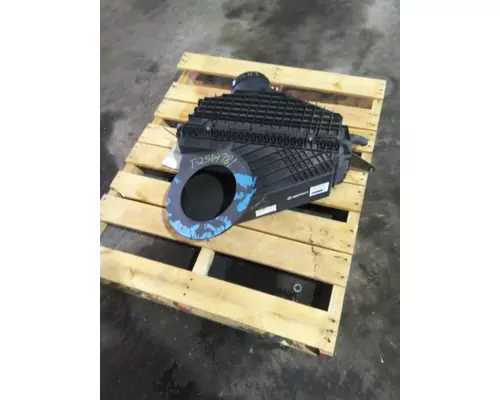 FREIGHTLINER CASCADIA 126 AIR CLEANER