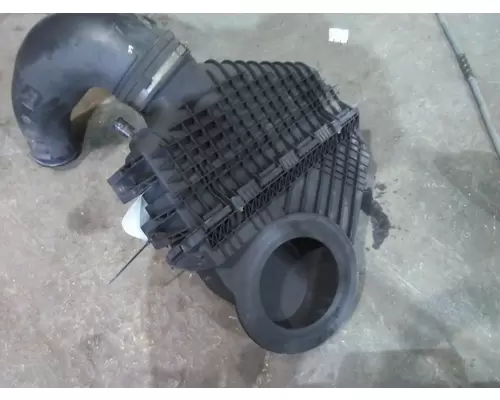 FREIGHTLINER CASCADIA 126 AIR CLEANER