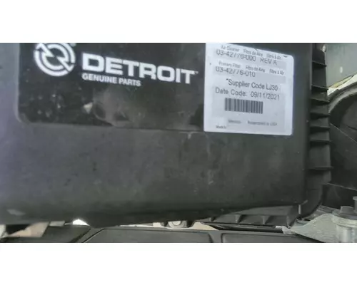 FREIGHTLINER CASCADIA 126 AIR CLEANER