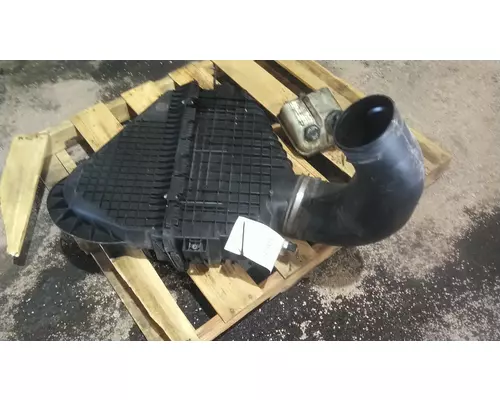 FREIGHTLINER CASCADIA 126 AIR CLEANER