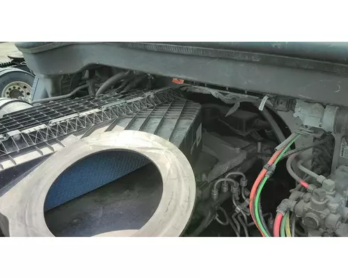 FREIGHTLINER CASCADIA 126 AIR CLEANER
