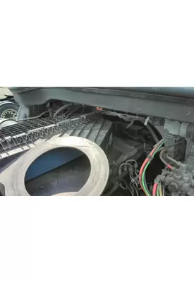 FREIGHTLINER CASCADIA 126 AIR CLEANER