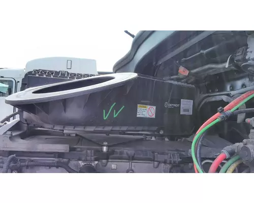 FREIGHTLINER CASCADIA 126 AIR CLEANER