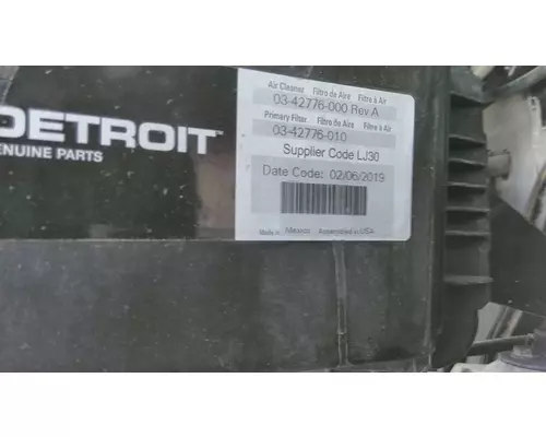 FREIGHTLINER CASCADIA 126 AIR CLEANER