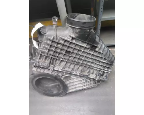 FREIGHTLINER CASCADIA 126 AIR CLEANER