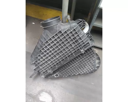 FREIGHTLINER CASCADIA 126 AIR CLEANER