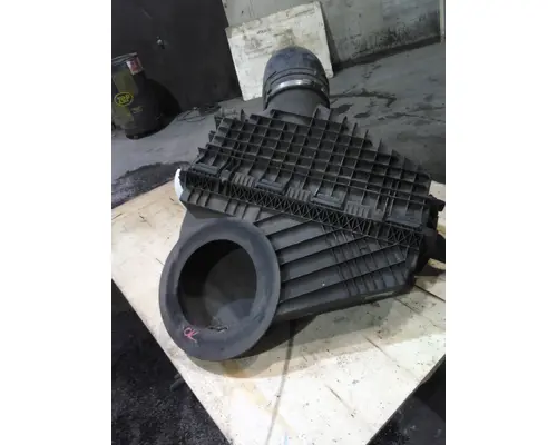 FREIGHTLINER CASCADIA 126 AIR CLEANER