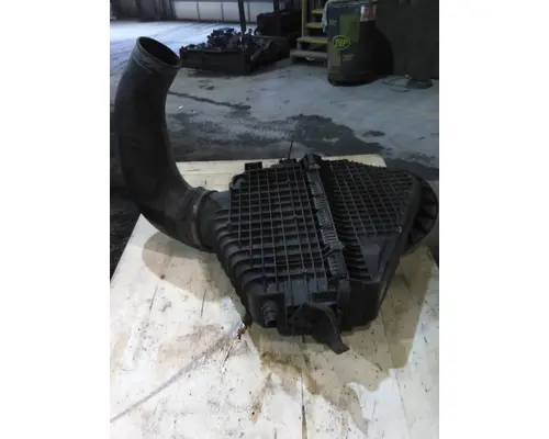 FREIGHTLINER CASCADIA 126 AIR CLEANER