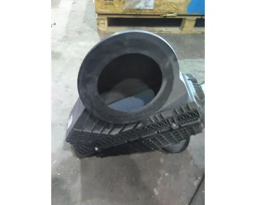 FREIGHTLINER CASCADIA 126 AIR CLEANER