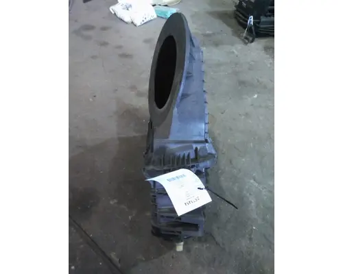 FREIGHTLINER CASCADIA 126 AIR CLEANER