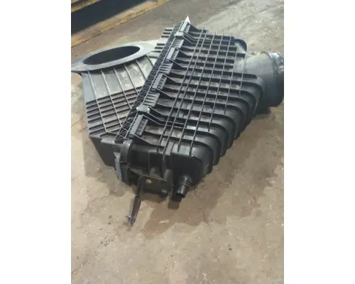 FREIGHTLINER CASCADIA 126 AIR CLEANER