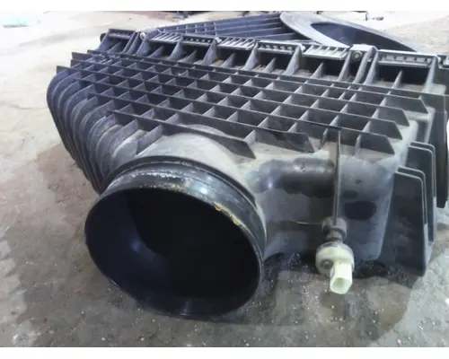 FREIGHTLINER CASCADIA 126 AIR CLEANER