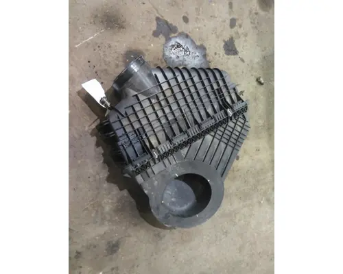 FREIGHTLINER CASCADIA 126 AIR CLEANER