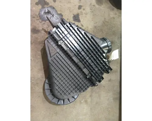 FREIGHTLINER CASCADIA 126 AIR CLEANER