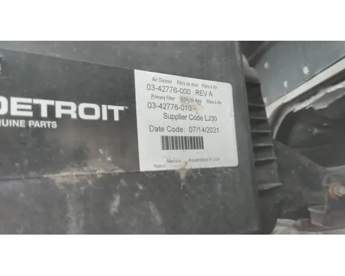 FREIGHTLINER CASCADIA 126 AIR CLEANER