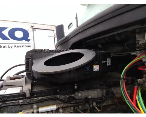FREIGHTLINER CASCADIA 126 AIR CLEANER