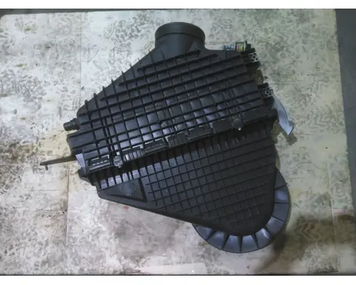 FREIGHTLINER CASCADIA 126 AIR CLEANER