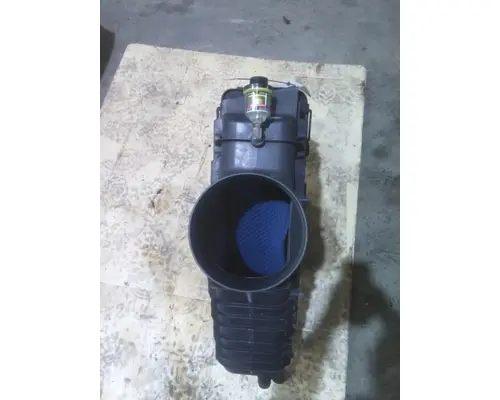 FREIGHTLINER CASCADIA 126 AIR CLEANER