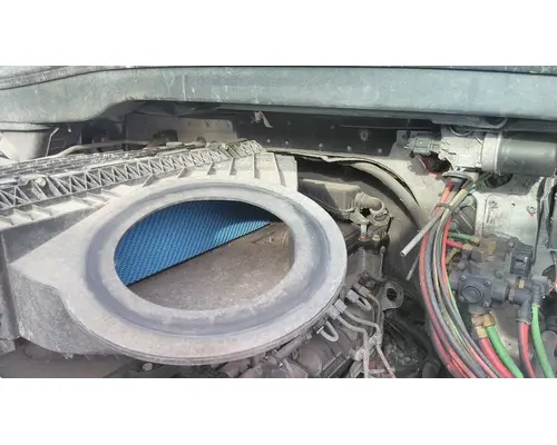 FREIGHTLINER CASCADIA 126 AIR CLEANER