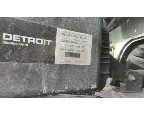 FREIGHTLINER CASCADIA 126 AIR CLEANER