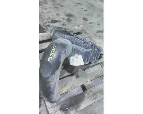 FREIGHTLINER CASCADIA 126 AIR CLEANER