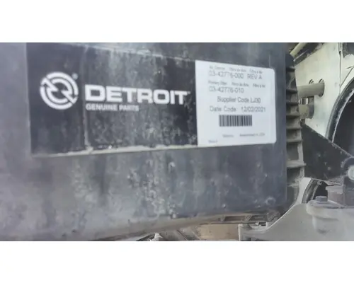 FREIGHTLINER CASCADIA 126 AIR CLEANER