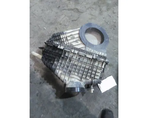 FREIGHTLINER CASCADIA 126 AIR CLEANER