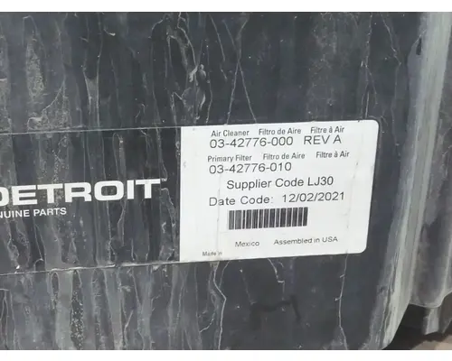 FREIGHTLINER CASCADIA 126 AIR CLEANER