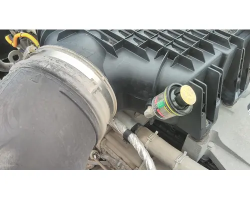 FREIGHTLINER CASCADIA 126 AIR CLEANER