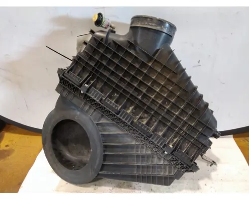 FREIGHTLINER CASCADIA 126 AIR CLEANER