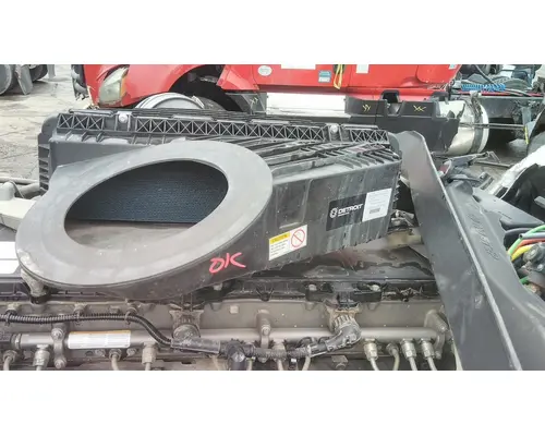 FREIGHTLINER CASCADIA 126 AIR CLEANER