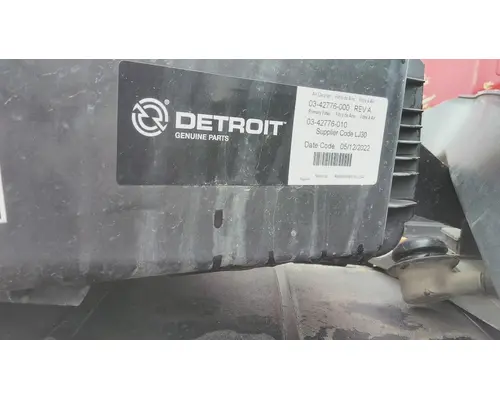 FREIGHTLINER CASCADIA 126 AIR CLEANER