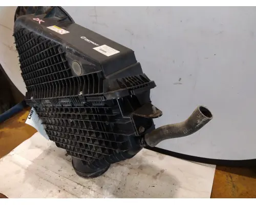 FREIGHTLINER CASCADIA 126 AIR CLEANER