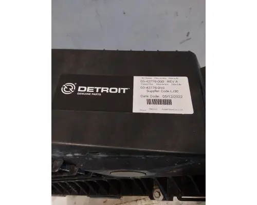 FREIGHTLINER CASCADIA 126 AIR CLEANER