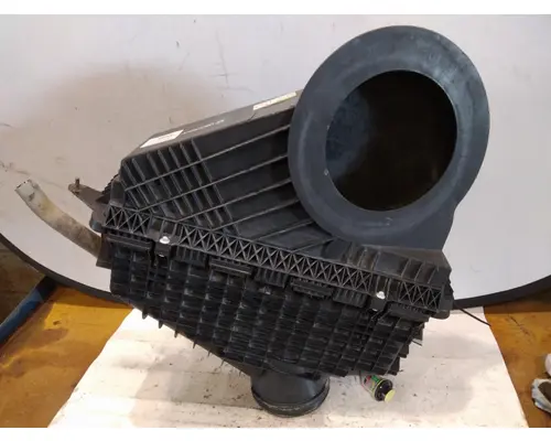 FREIGHTLINER CASCADIA 126 AIR CLEANER