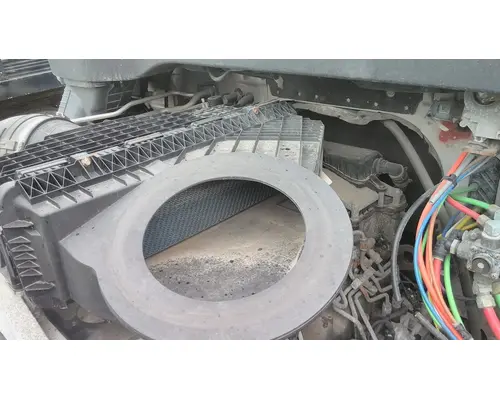 FREIGHTLINER CASCADIA 126 AIR CLEANER