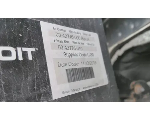 FREIGHTLINER CASCADIA 126 AIR CLEANER